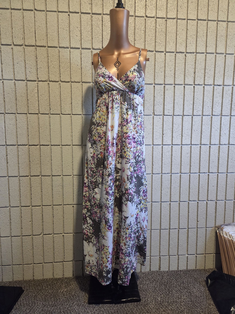 Floral Spaghetti-Strap Maxi Dress in White and Purple
